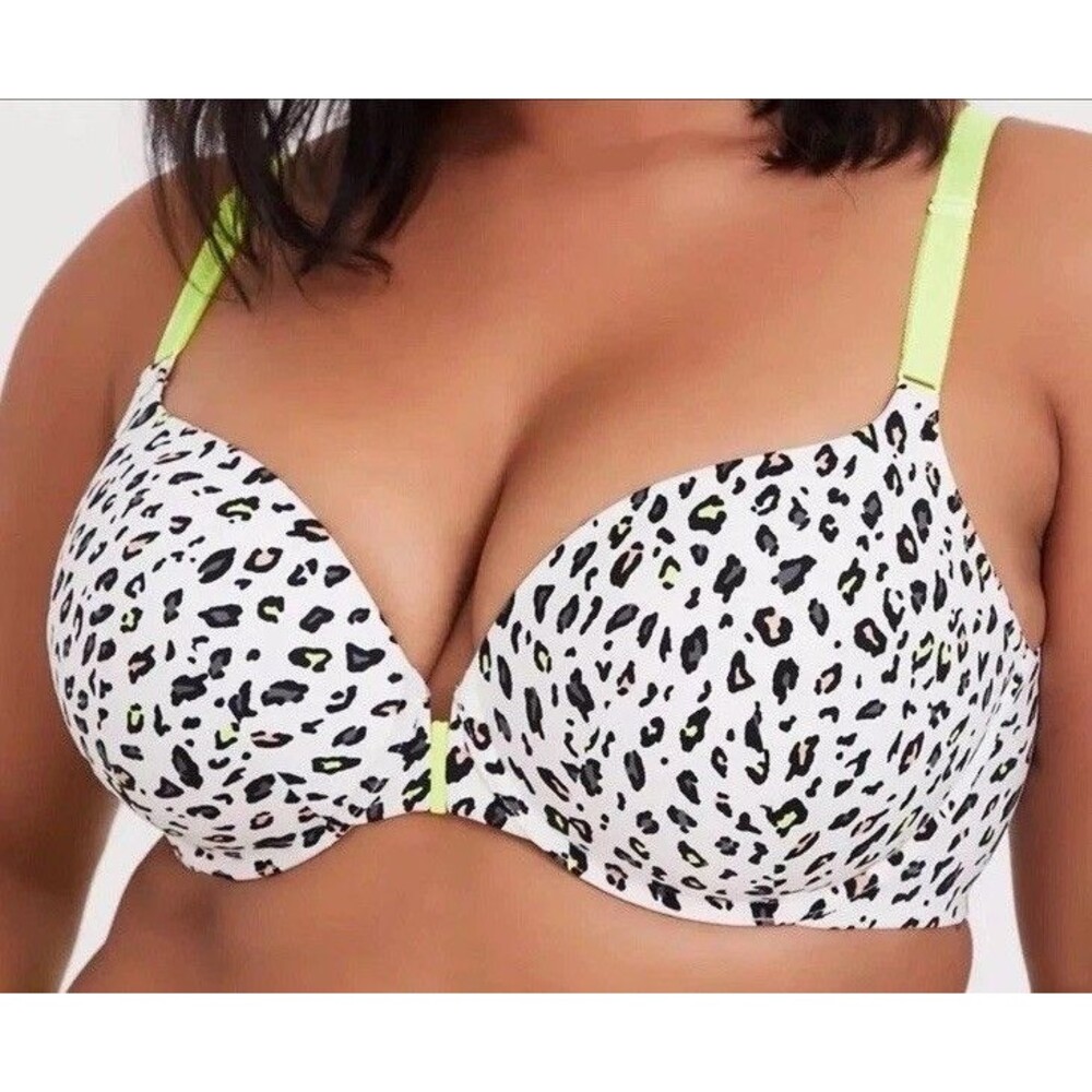 Torrid Curves 360 Back Smoothing Push-Up Plunge B… - image 1